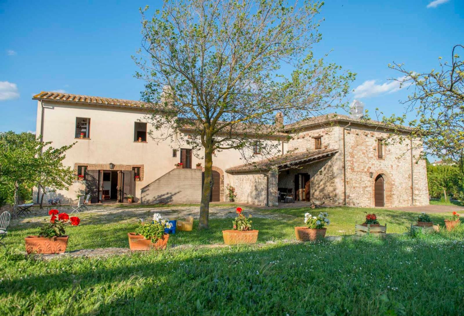 Agriturismo Piano Grande アヴィリアーノ・ウンブロ エクステリア 写真
